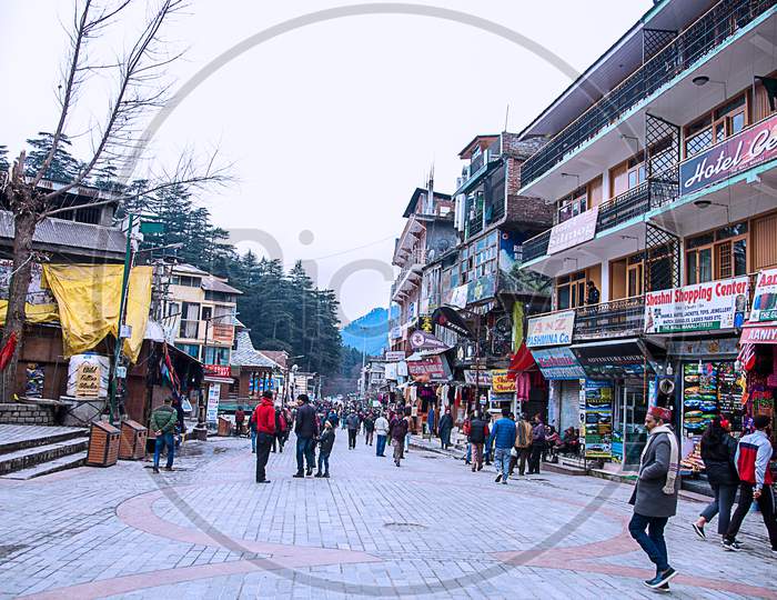 Manali , Himachal Pradsh, India, January 21, 2019: Famous Street Market Mall Road Of Manali - Image