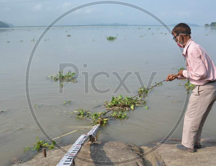 An Employee Of The Central Water Commission (Cwc) Measures The Water Level Of The River Brahmaputra Due To Rainfall Over The State of  Guwahati On Saturday, May 23, 2020.