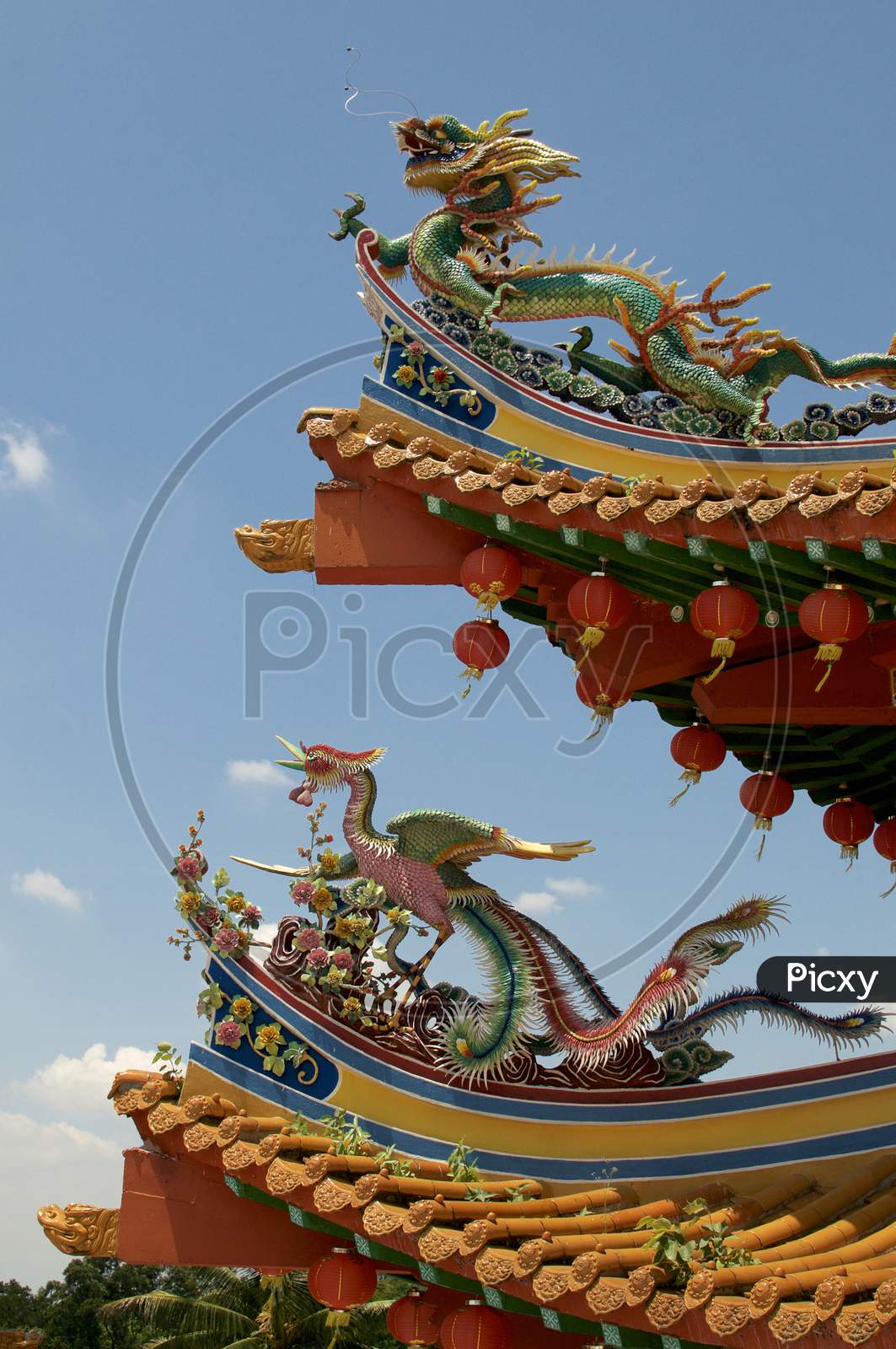 Beautiful Dragon And Phoenix Decoration At Thean Hou Temple