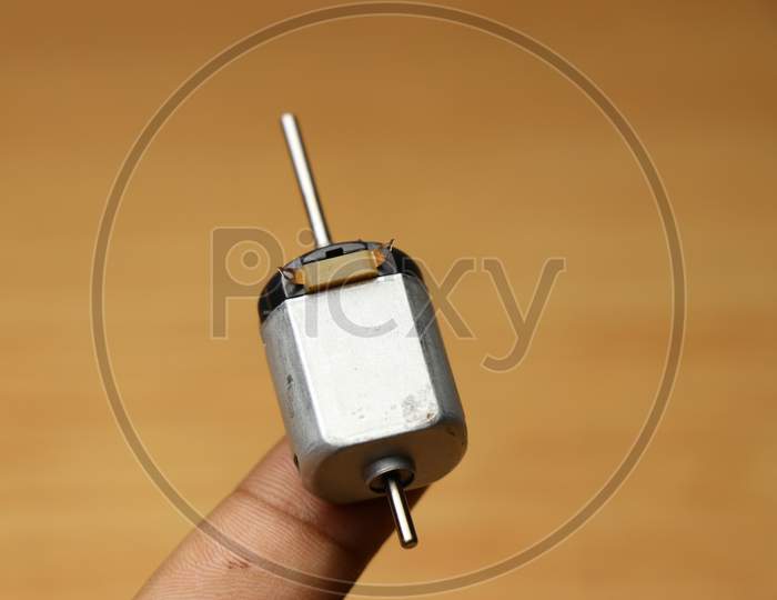Dual Shaft Dc Motor With Two Rotating Spindles In Hand