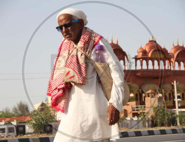 A Muslim Devotee Walking To Ajmer Dargha For Urs In Ajmer, Rajasthan