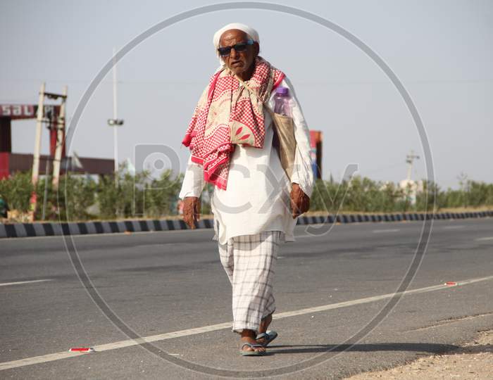 A Muslim Devotee Walking To Ajmer Dargha For Urs In Ajmer, Rajasthan