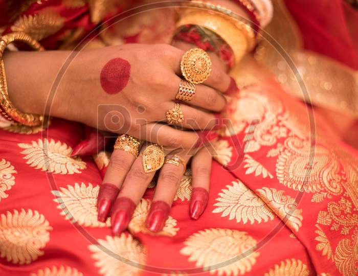 Alta Design On Hand Of Girl For Hindu Indian Wedding Ceremony