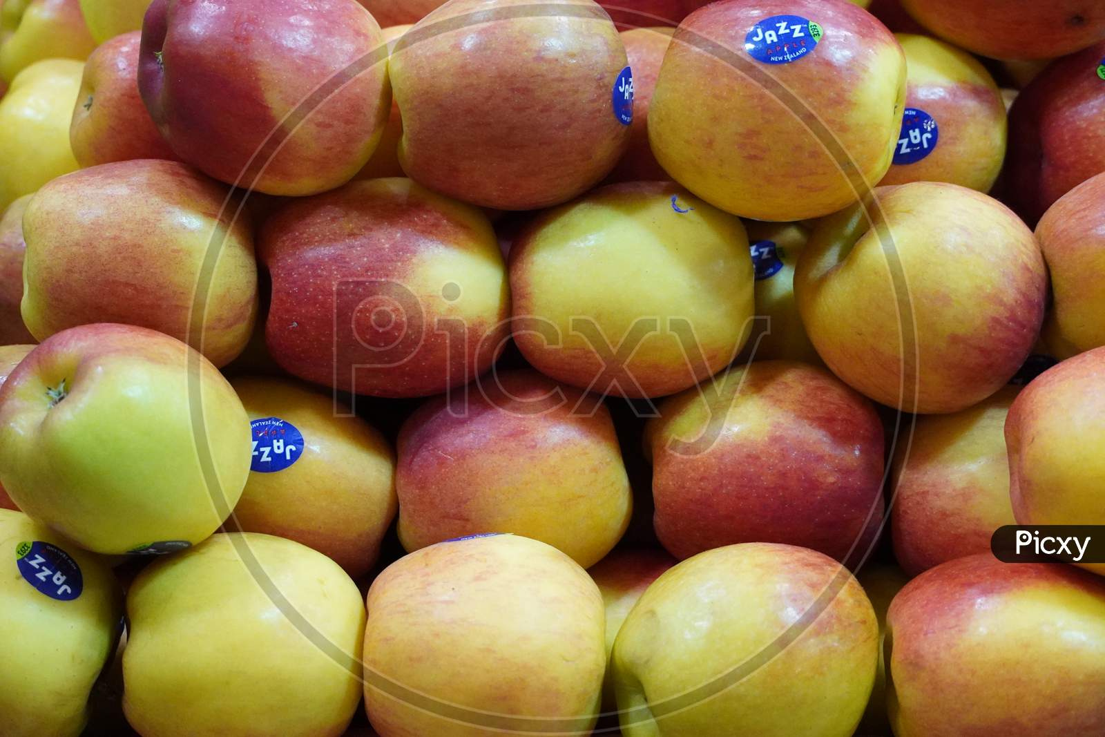 Dubai Uae - November 2019: Bunch Of Apples In Supermarket. Apple Put On Sale Shelves In The Supermarket. Fresh Ripe Apples Displayed Beautifully.