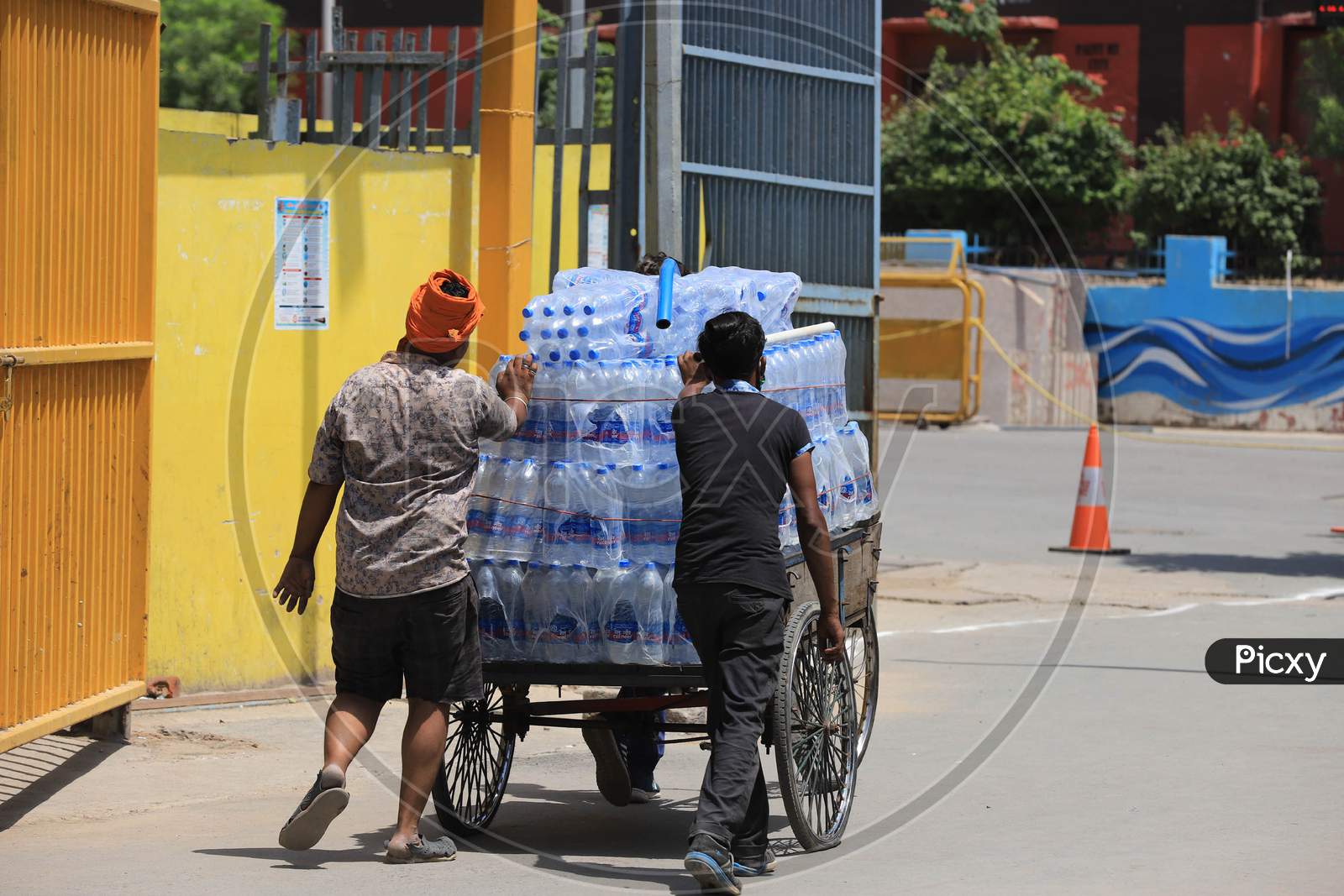 Vendors Transport Water Bottles On A Trolley On A Hot Summer Day During Extended Nationwide Lockdown Amidst Coronavirus Or COVID-19 Pandemic In Prayagraj, May 25, 2020.