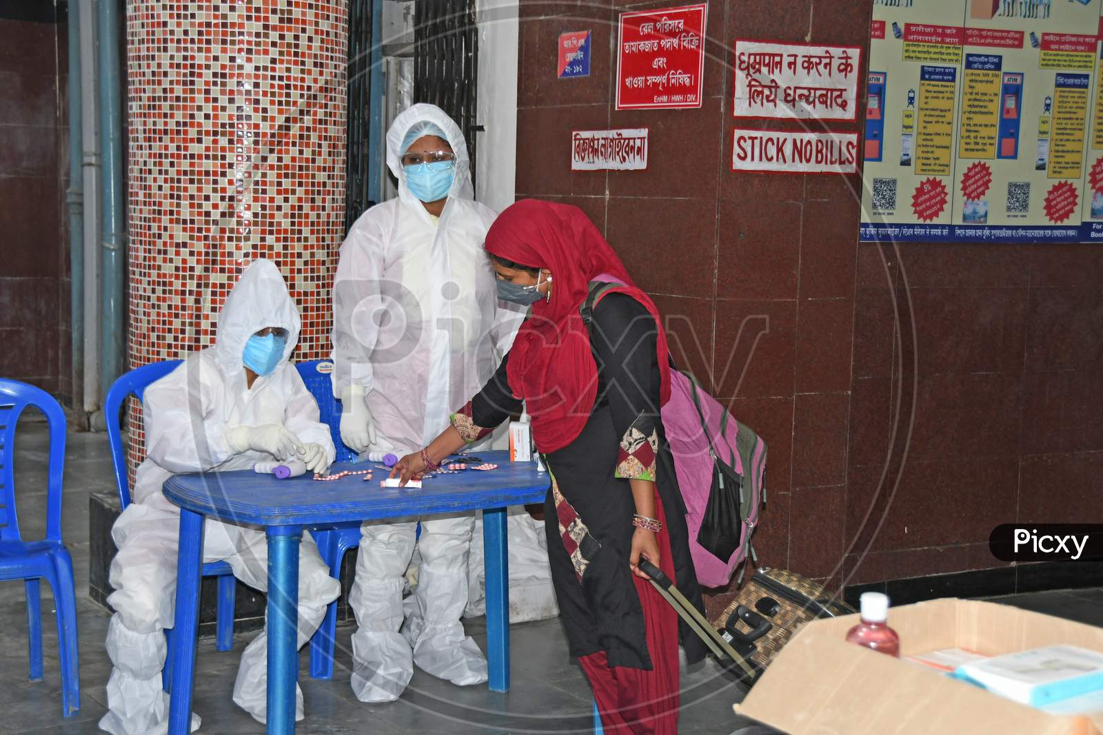 The migrant workers returning to Burdwan (Home Town) on the 'Shramik Special' Train from Chennai are undergoing health screening for Novel Coronavirus (COVID-19) testing.