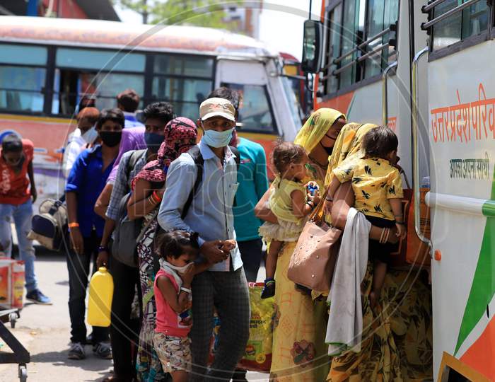Migrants With Children Board Buses To Reach Their Native Places After Arriving From A Special Train  In Prayagraj, May 26, 2020.