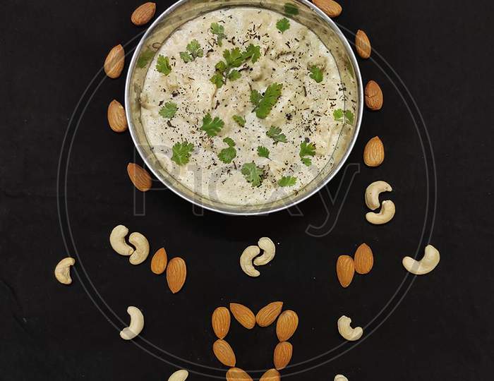 Shahi Paneer Korma Garnish With Nuts And Dry Fruits