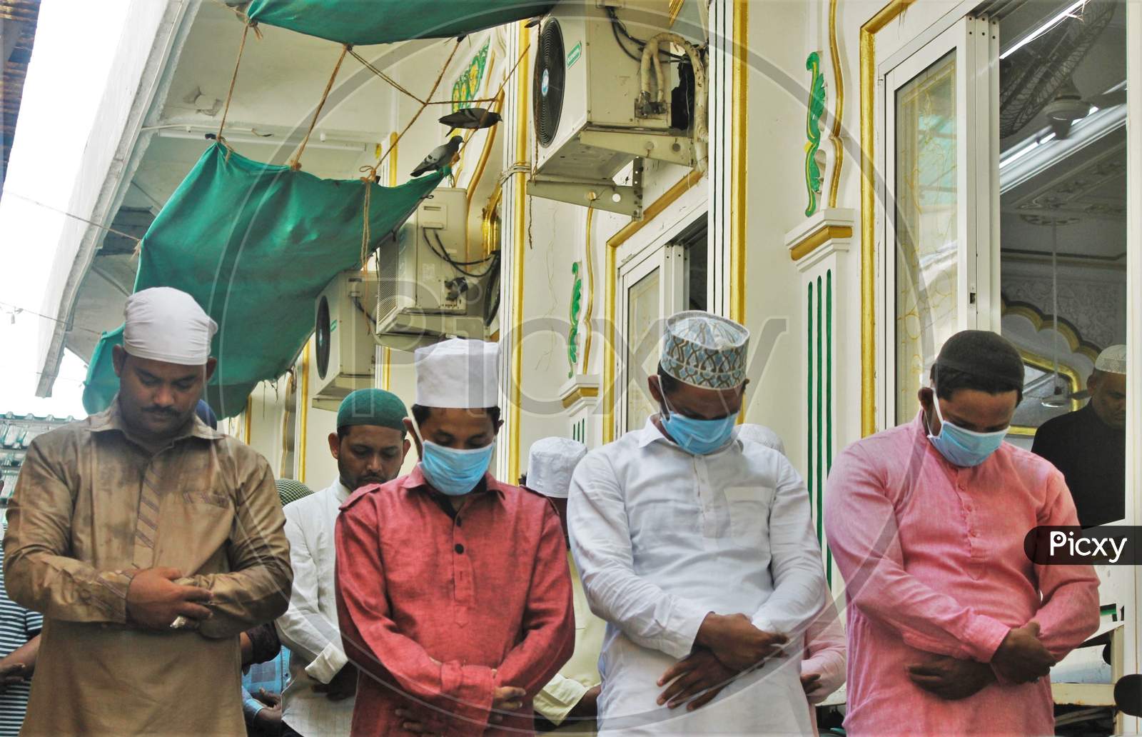 Muslims wearing protective masks attend Friday prayers at a mosque amid concerns about the spread of coronavirus disease (COVID-19), in Mumbai, India, March 20, 2020.