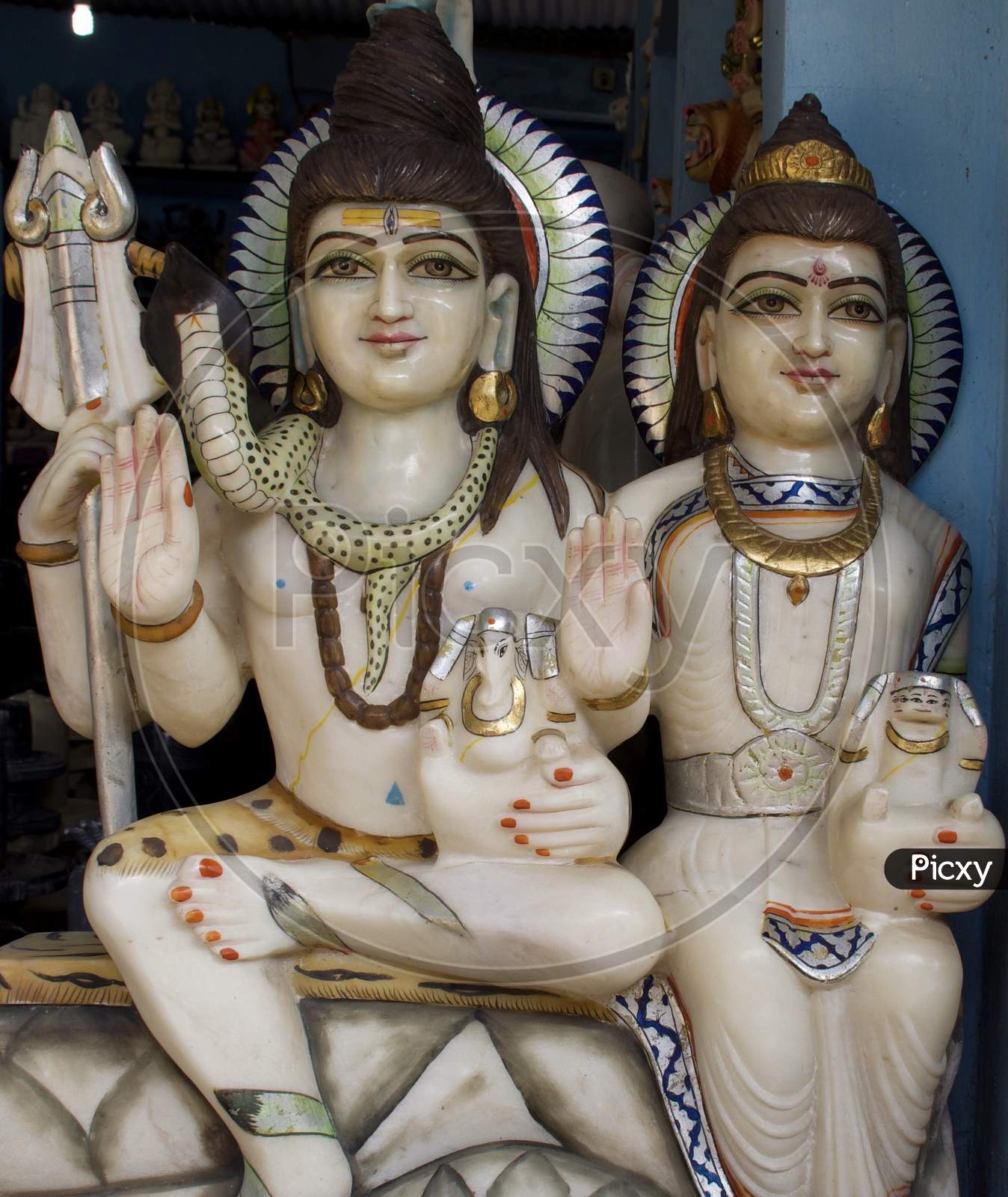 Jabalpur, Madhya Pradesh/India : January 29, 2020 - Marble Statues Of Shiva And Parvati