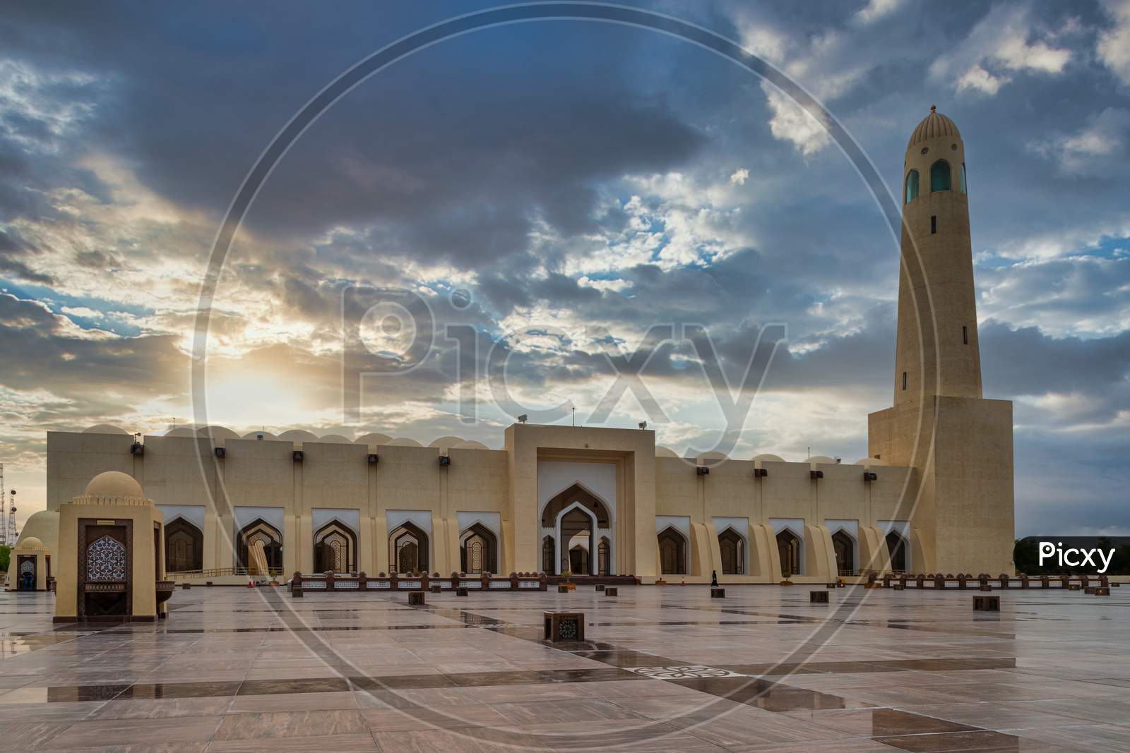Qatar State Mosque (Imam Muhammad ibn Abd al-Wahhab Mosque) exterior view at sunset with clouds in the sky