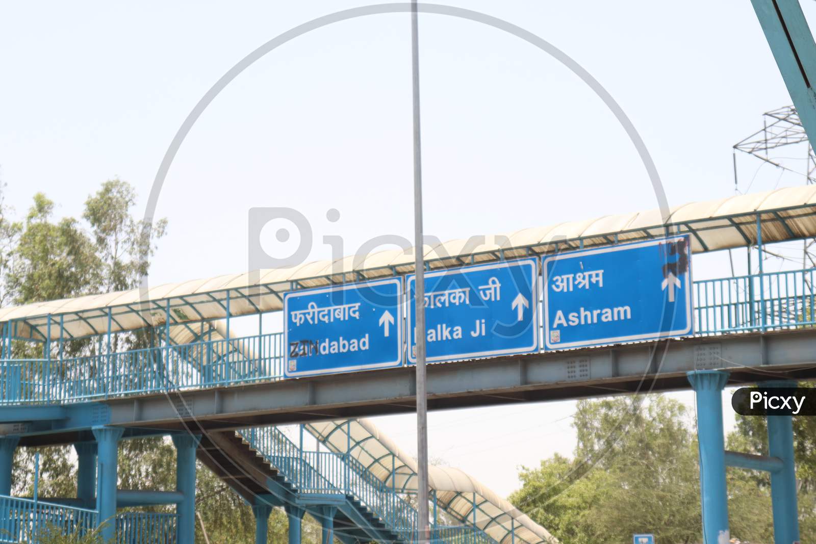 "New Delhi -27.05.2020:  Road Signs In Blue On The Streets  In Fardabad , Kalki Ji And Ashram  Of New Delhi "