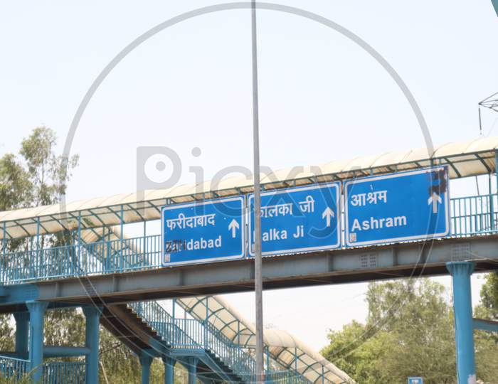 "New Delhi -27.05.2020:  Road Signs In Blue On The Streets  In Fardabad , Kalki Ji And Ashram  Of New Delhi "