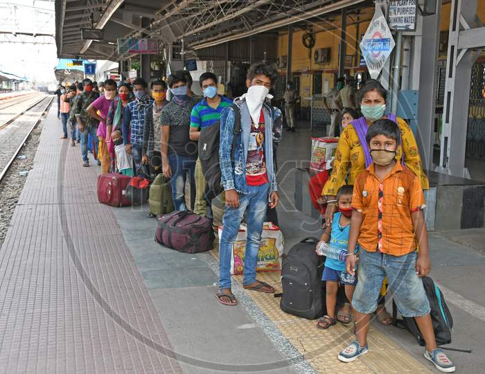 Migrant workers stranded due to lockdown in the emergence of Novel Coronavirus (COVID-19) have returned to their home state (West Bengal) on a 'Shramik Special' train from other states.