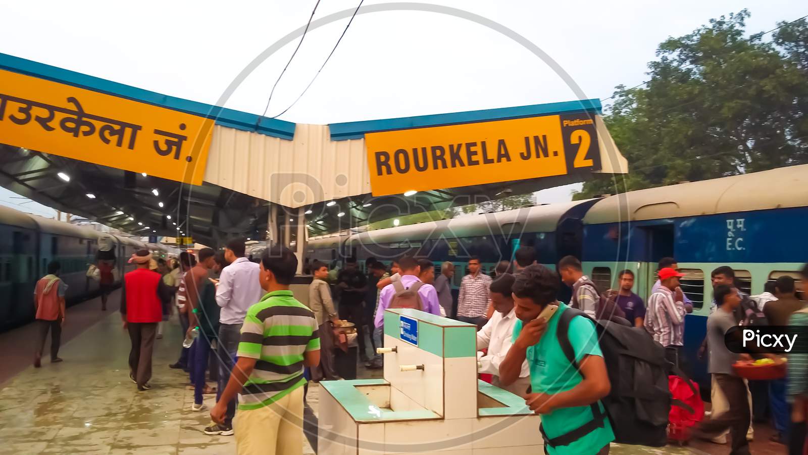 Rourkela Railway Station and passengers Images covid-19 lockdown