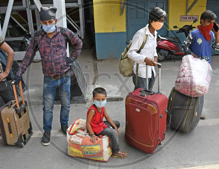 Migrant workers stranded due to lockdown in the emergence of Novel Coronavirus (COVID-19) have returned to their home state (West Bengal) on a 'Shramik Special' train from other states.