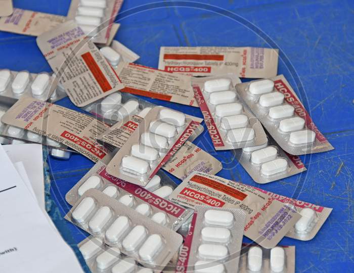 Migrant workers and their families stranded in another state due to lockdown in the emergence of Novel Coronavirus (COVID-19) are being given Hydroxychloroquine tablets by health workers after returning to their home state (West Bengal)