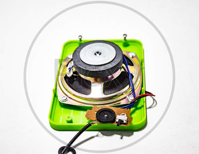 A picture of electric speaker