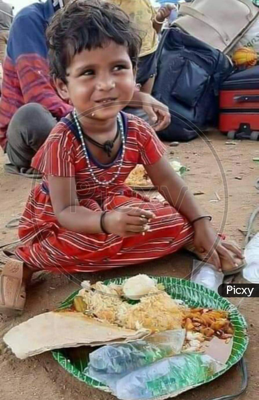 Million dollars smile of a migrant child by getting some foods.