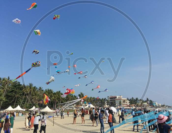 February 25, 2018 - Kerala, India: People Flying Kites On The Occasion On Kite Festival In Kovalam Beach, Kerala, India.