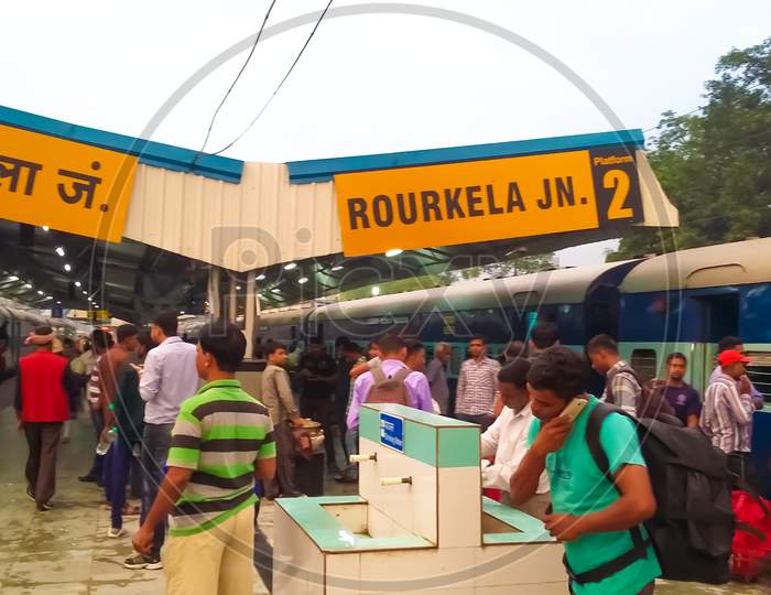 Rourkela Railway Station and passengers Images covid-19 lockdown