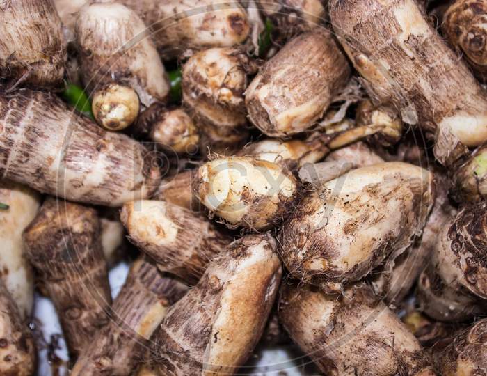 A picture of taro roots