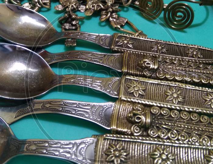 Beautifull Metal silver knife and cutting tool spoon