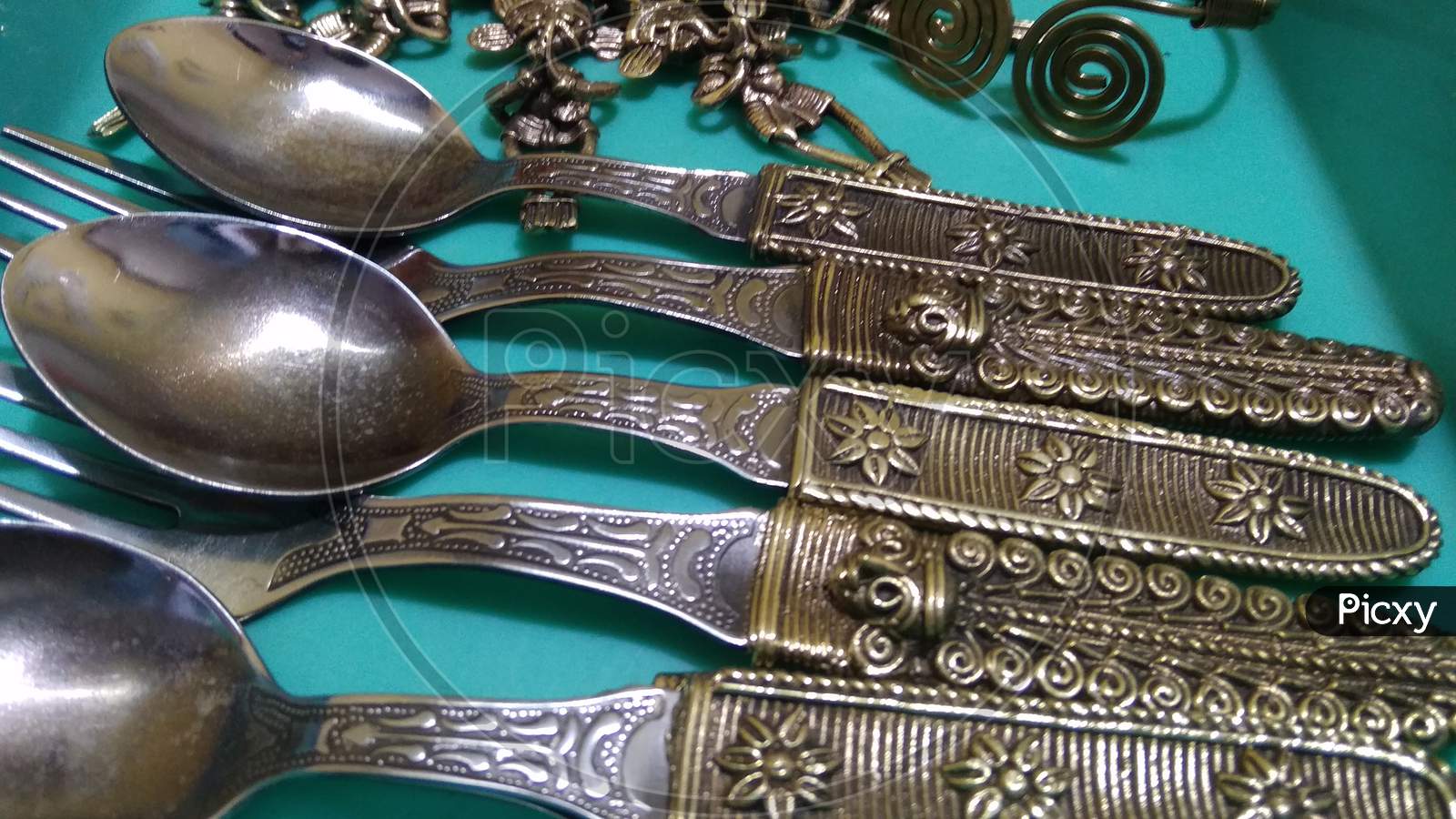 Beautifull Metal silver knife and cutting tool spoon