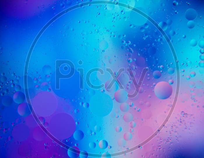 colorful oil bubbles on water , abstract colorful blurred background pattern,selective focus on bubbles on top of water surface