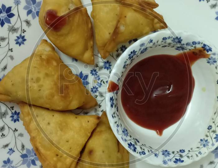 Indian fast food samosa.