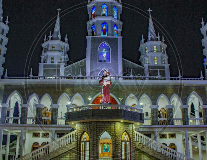 Basilica of the Sacred Heart of Jesus church architecture