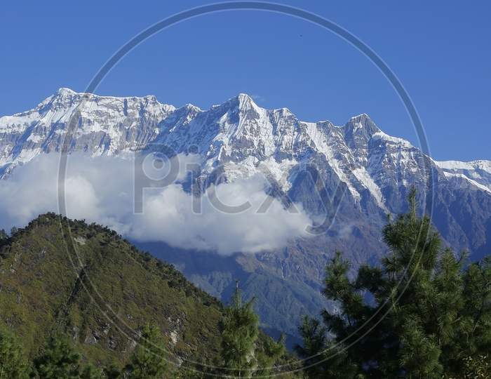 Beautiful landscape   view  of Annapurna  himalaya range