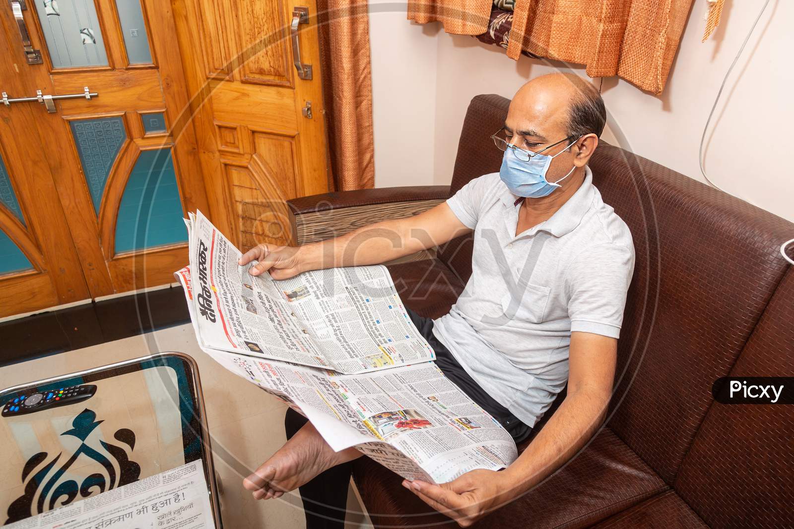 Jodhpur, Rajashtbn, India. 30 March 2020. Man Wearing Mask Reading Newspaper, Man Quarantine, Isolated, Stay Home Stay Safe, Coronavirus, Covid-19 Outbreak I