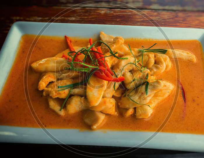 Delicious Chicken In Red Curry Sauce