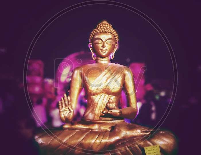 Buddha sitting meditation