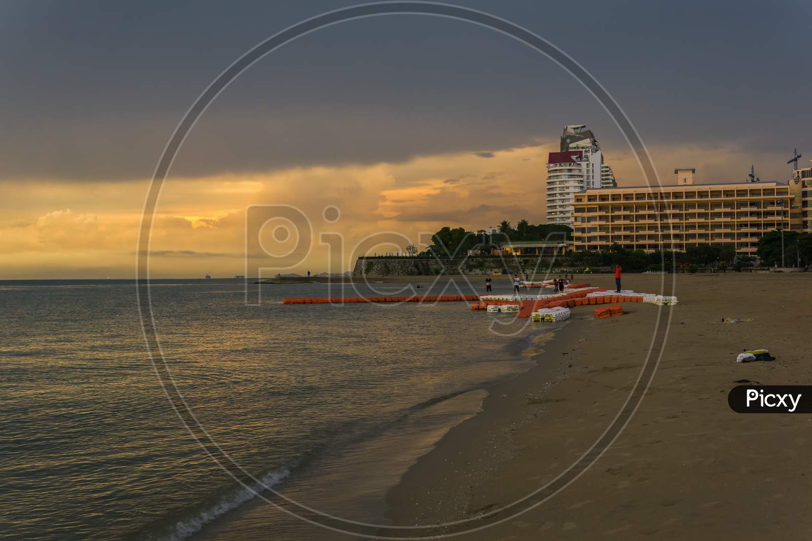 Pattaya,Thailand - October 26,2018: The Beach(Evening) At This End Of The Beach Is The Expensive Dusit Hotel At The Time Of Sundown.