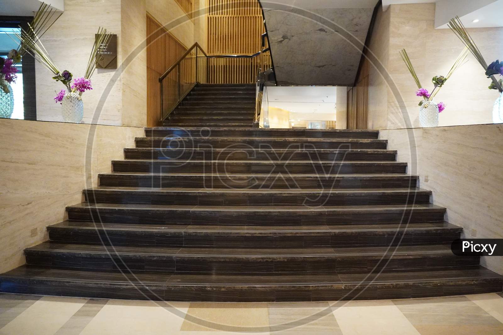 Chandigarh, India - November 2019: Luxurious Staircase With Marble Steps And Decorative And Ornamental Iron And Glass Railings. Elegant Historical Stairs In A Luxury Interior Inside A Hotel.