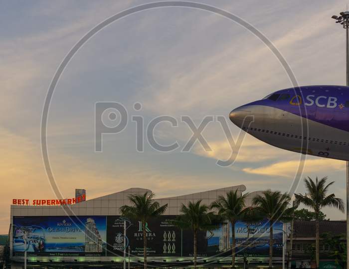 Pattaya,Thailand - April 10,2019: Second Road This Is A Fake Plane As Decoration Near The New,Modern Shopping Mall Terminal 21.