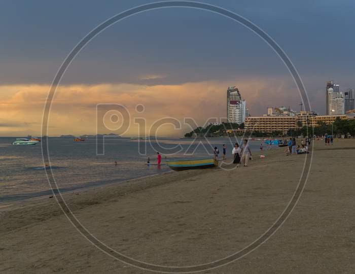 Pattaya,Thailand - October 26,2018: The Beach(Evening) At This Time Of Day Thai People And Tourists Come Here For Relaxing,Walking And Making Pictures.