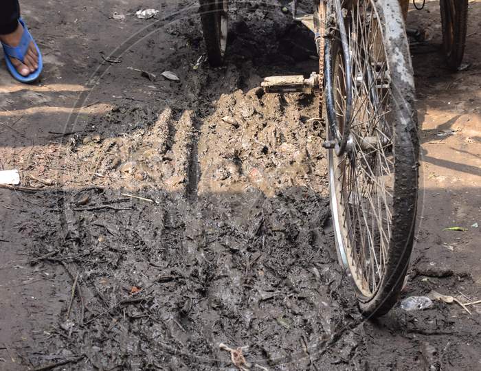 Cycle Rickshaw stuck in mud and dirt