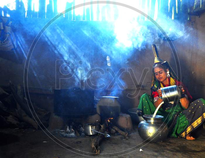 Gandhari lambadi women morning rice cooking