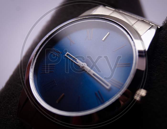 Shining Blue Classy Watch