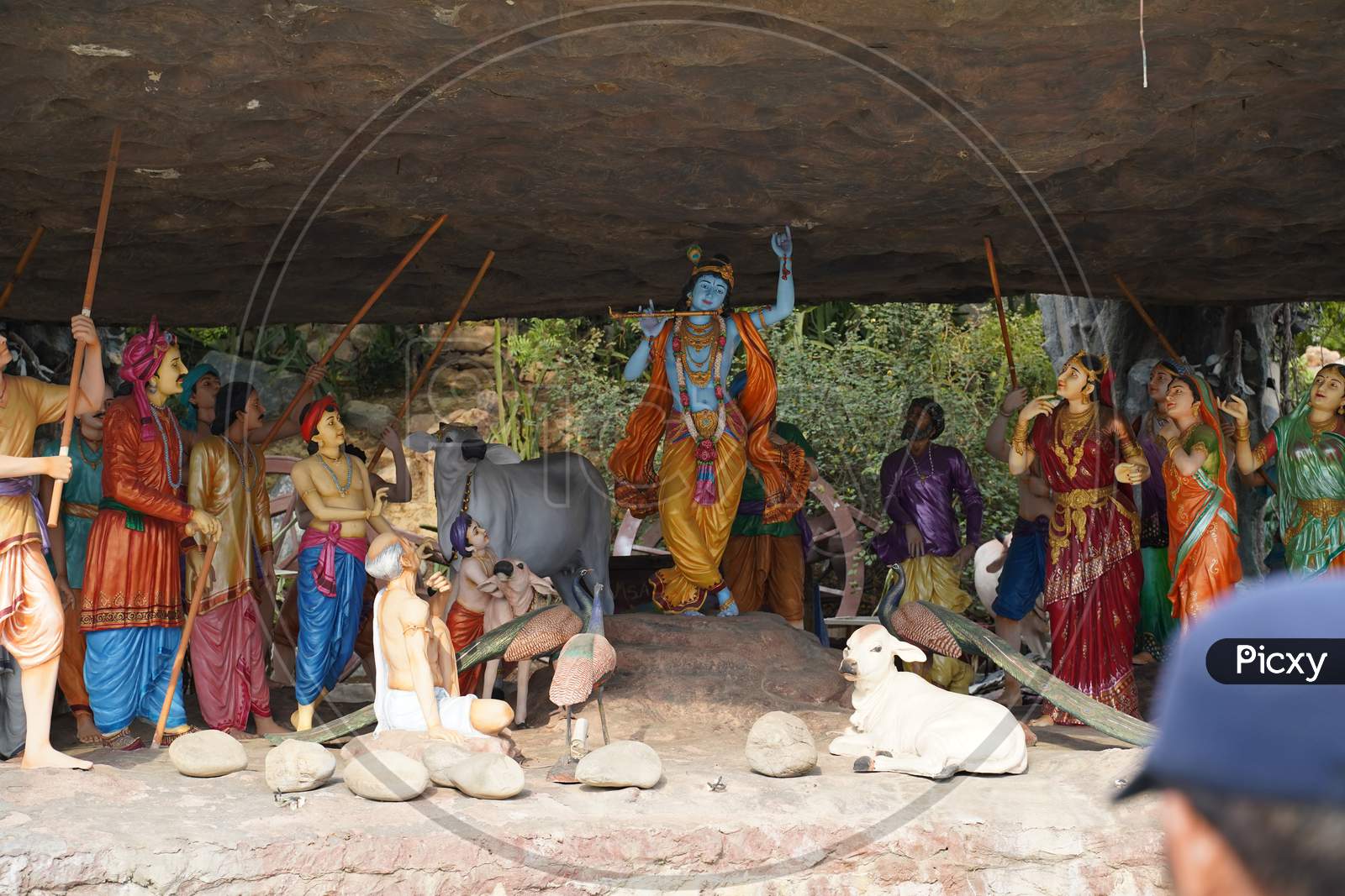 Image of a statue of lord Krishna and radha