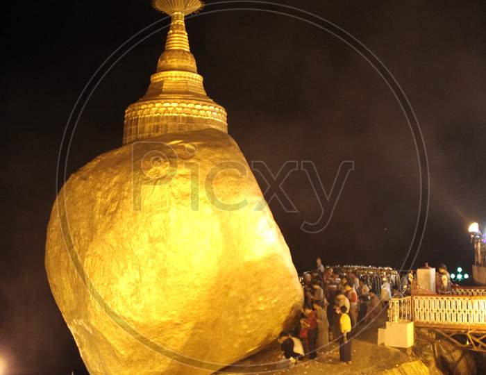 GOLDEN ROCK Pagoda, Kyite Htee Yoe, Myanmar