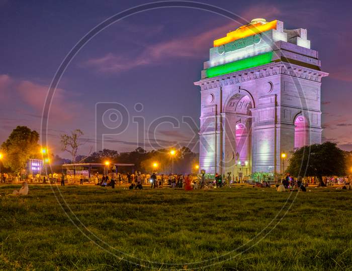 Evening View Of The Illuminated India Gate War Memorial In New Delhi, India, Dedicated To 70,000 Soldiers Of The British Indian Army Killed In Wars Between 1914 And 1921