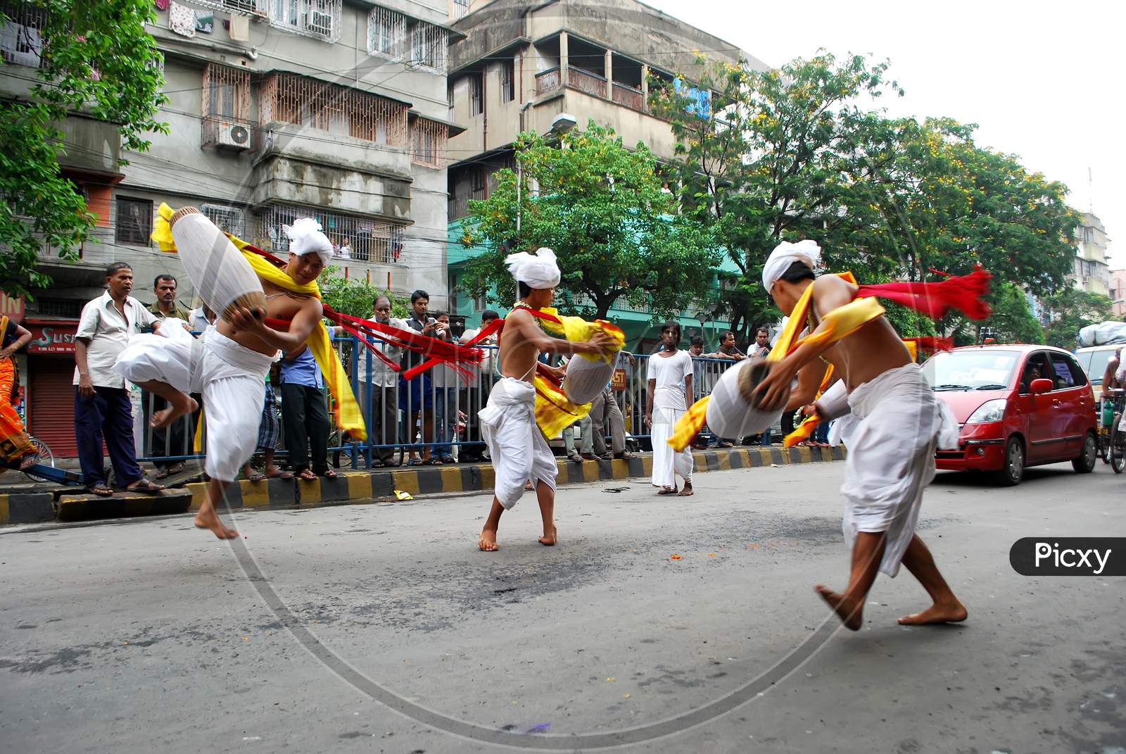 manipuri dancers performing dance during kolkata ratha yatra festival