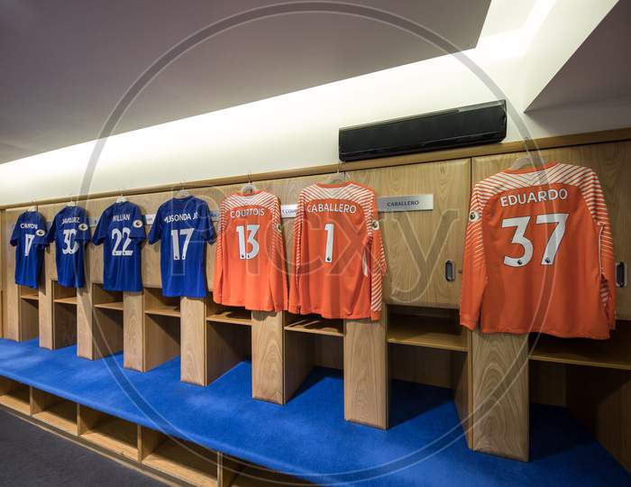 Image Of Changing Rooms In Stamford Bridge Football Stadium-yq199374-picxy