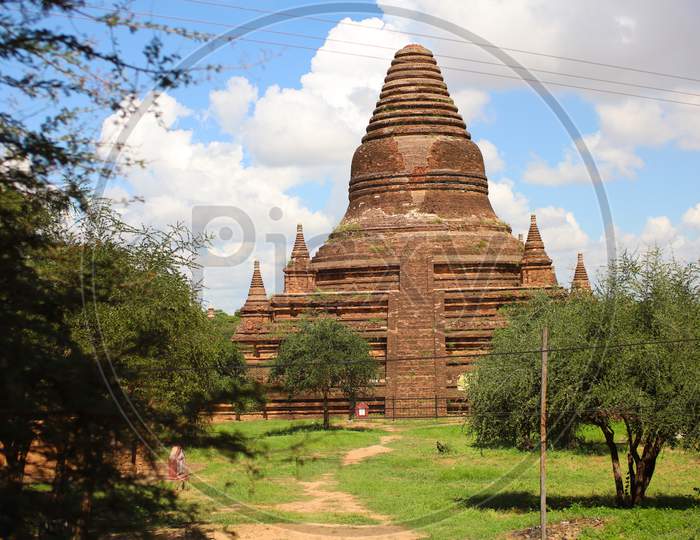 Dhammayan Gyi Temple in Myanmar