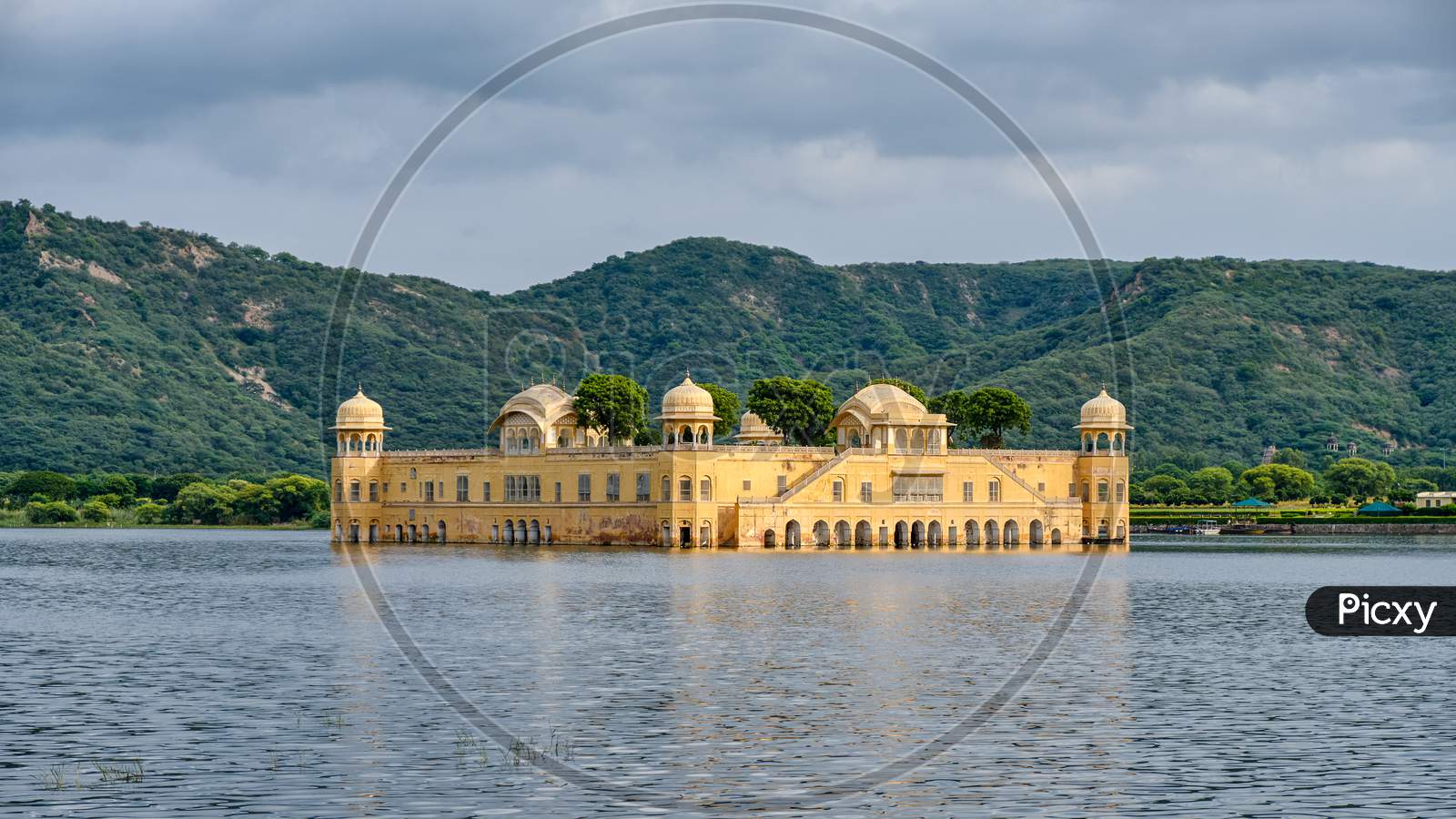 Jal Mahal (Water Palace) In The Middle Of The Man Sagar Lake In Jaipur, Rajasthan, India