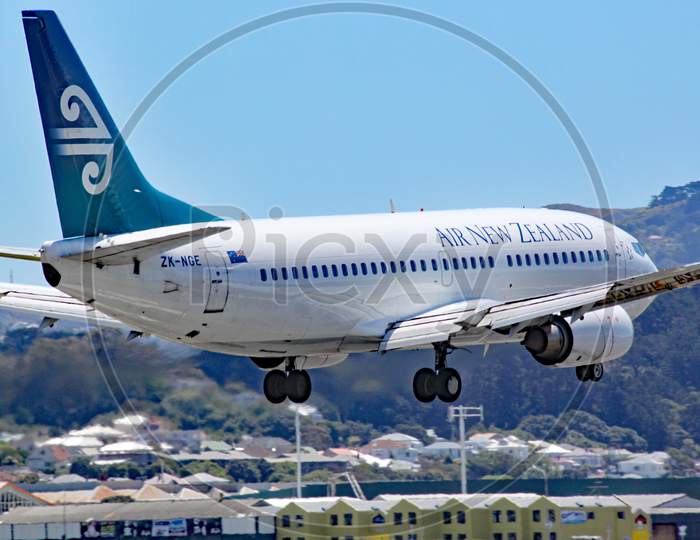 An Air New Zealand Boeing 737-3U3 Comes In To Land At Wellington Airport, New Zealand. This Aircraft Has Subsequently Left The Fleet.
